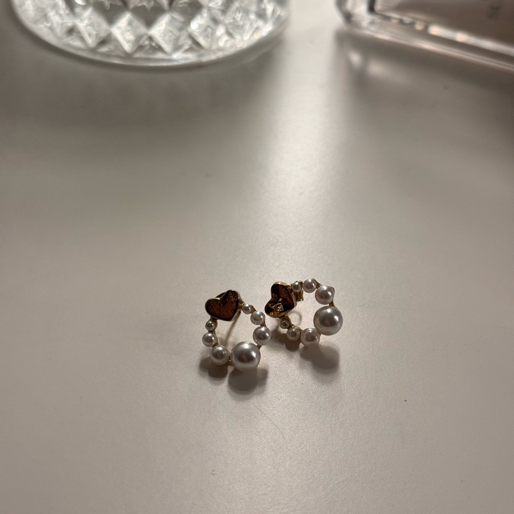 Elegant Pearl and Heart Earrings